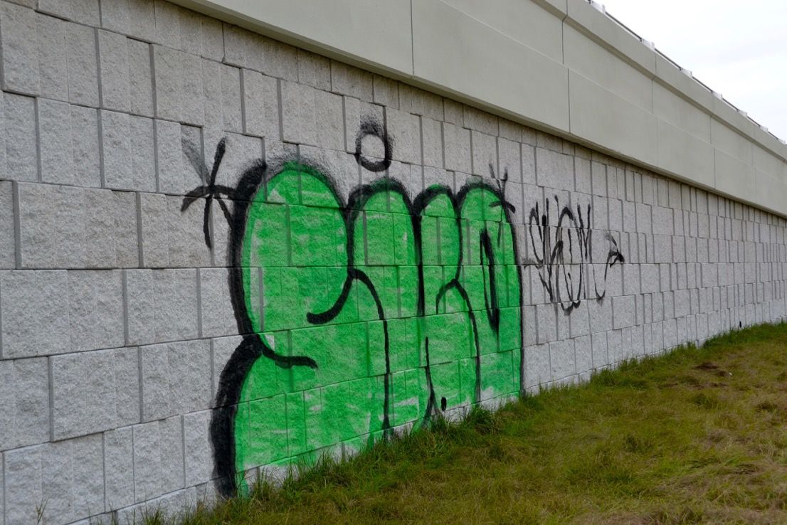 graffiti before ae27d635