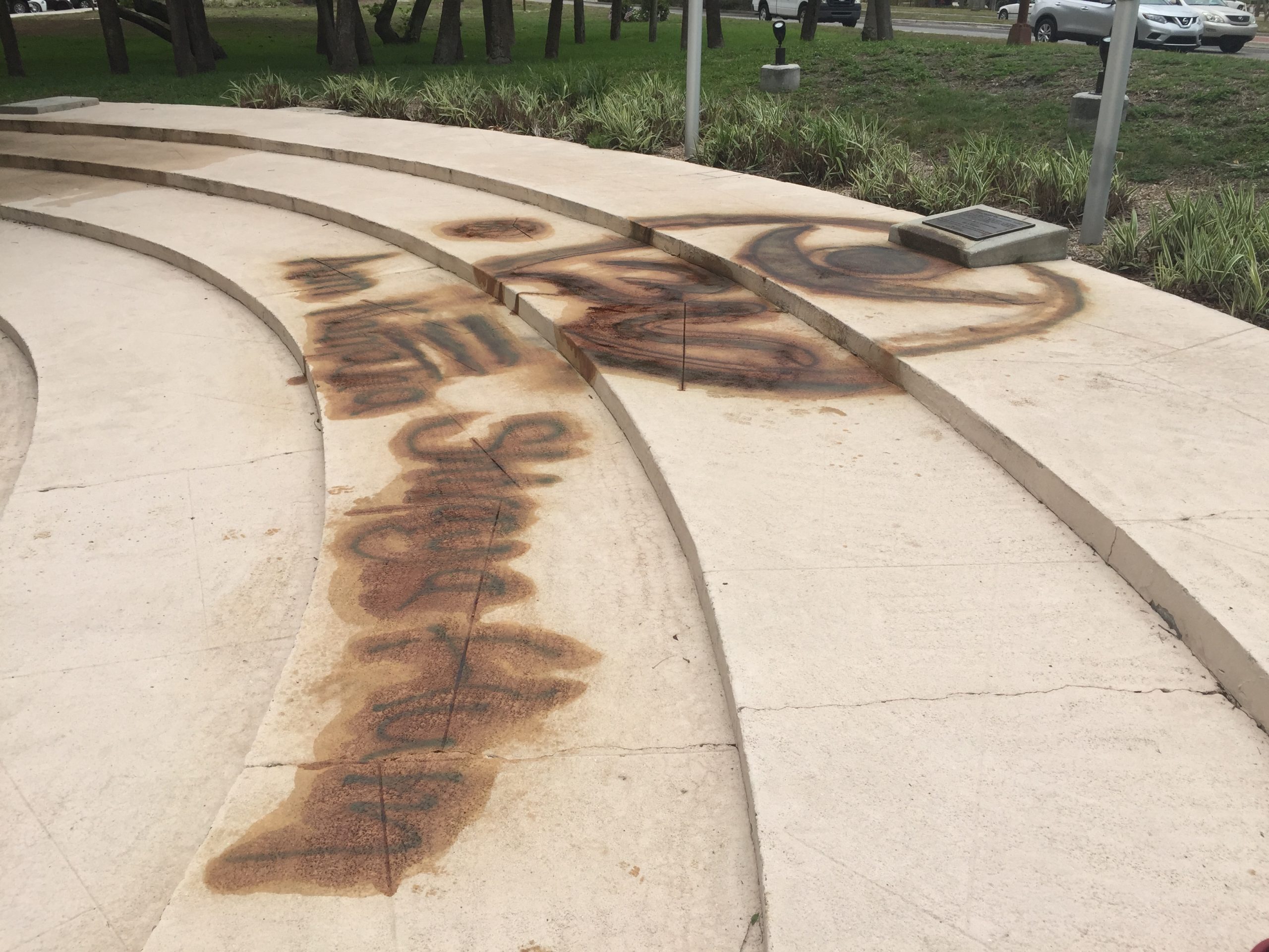 Walkway before cleaning by Gorilla Kleen Walkway dirty before cleaning by Gorilla Kleen professional pressure washing Sarasota FL