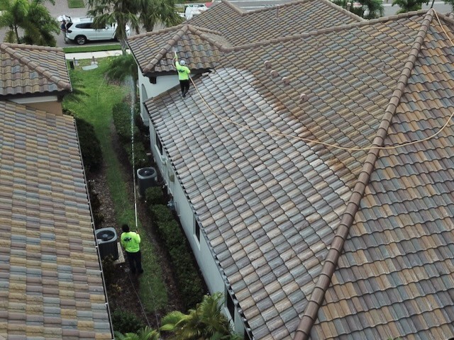 pressure washing a roof in Bradenton, Florida
